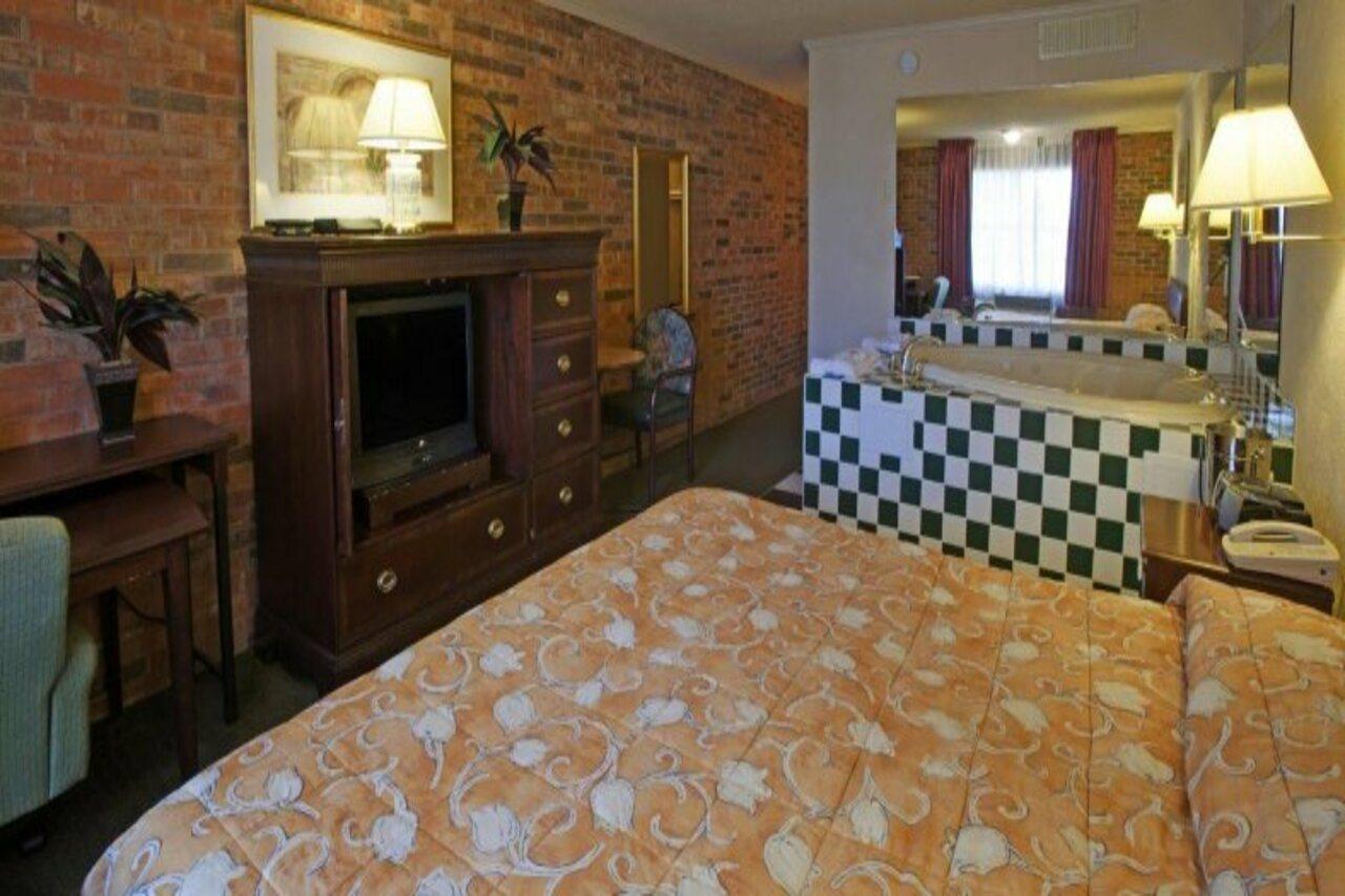 Americas Best Value Inn And Suites North Фармерс-Бранч Экстерьер фото