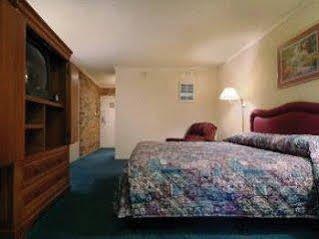 Americas Best Value Inn And Suites North Фармерс-Бранч Экстерьер фото